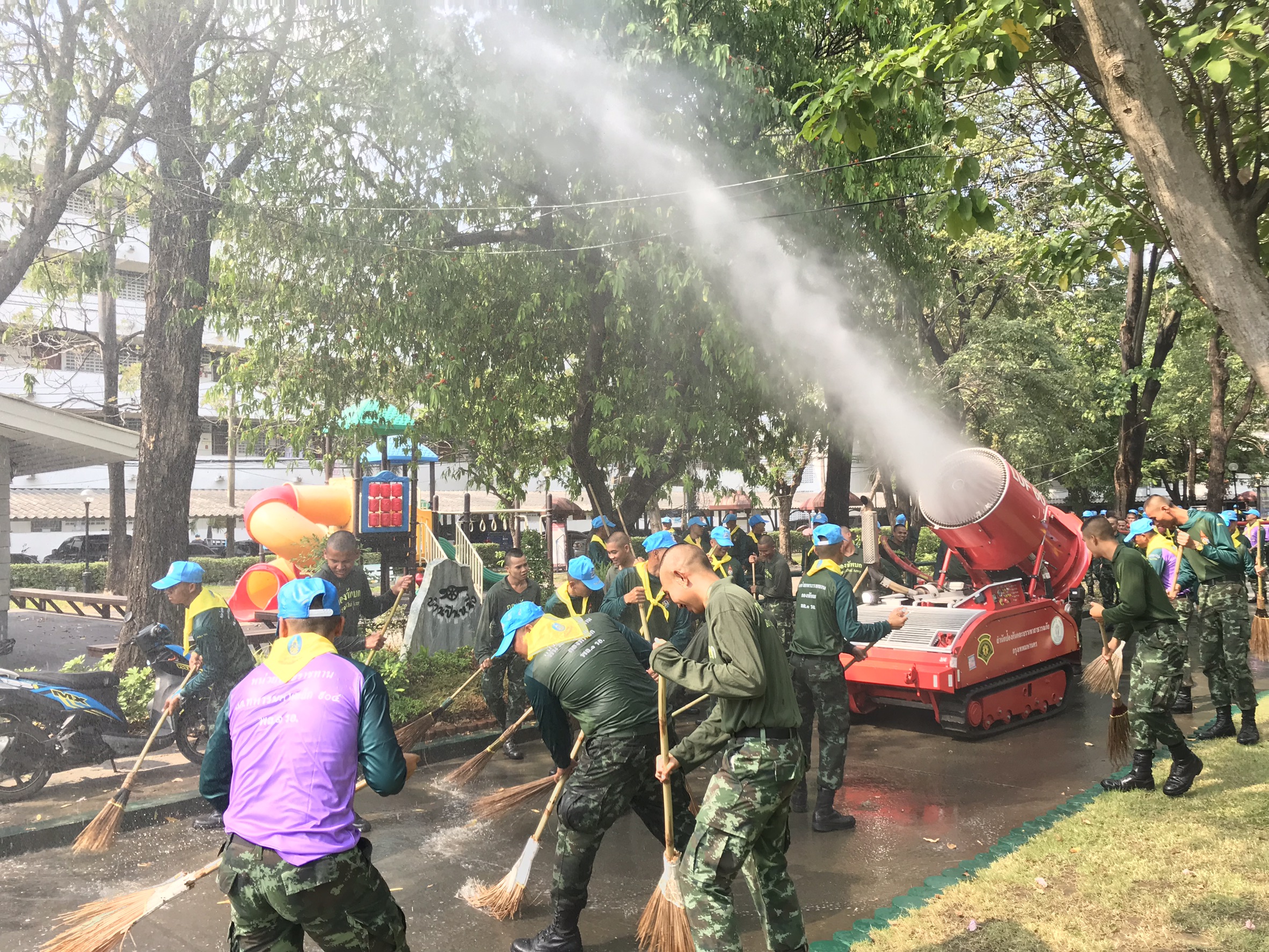 “ทหาร และ กทม. ร่วมมือกันจัดกิจกรรม Big Cleaning Day เพื่อลดฝุ่น PM 2.5”