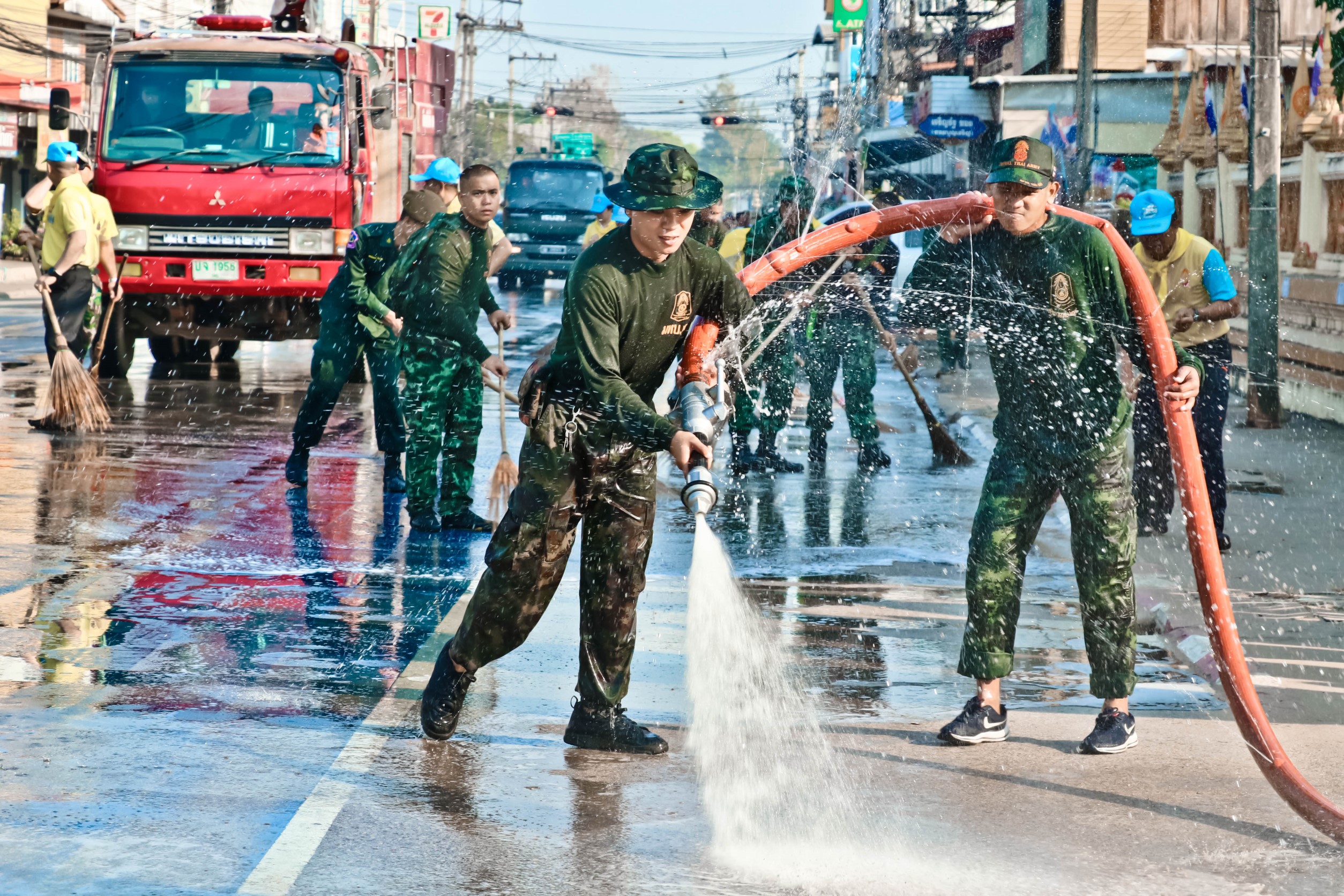 “ล้างถนน-พ่นละอองน้ำ” บรรเทาปัญหาฝุ่นPM2.5