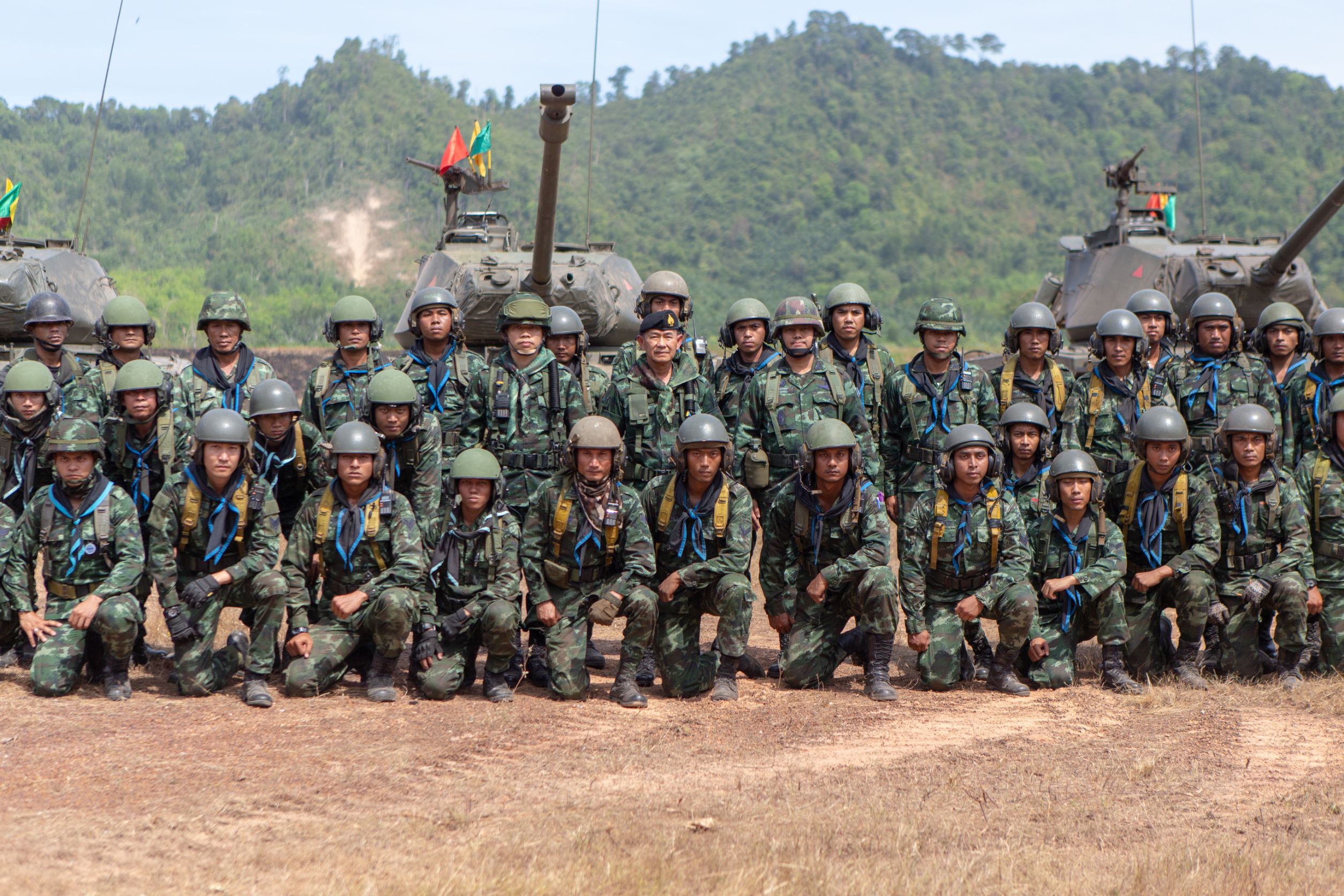 การฝึกดำเนินกลยุทธ์และยิงปืนใหญ่รถถัง