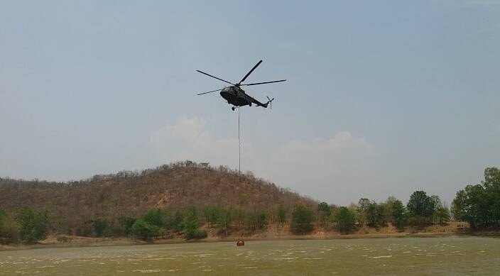 บินดับไฟป่า บ้านทุ่มกระเซาะ กว่า 30 ไร่