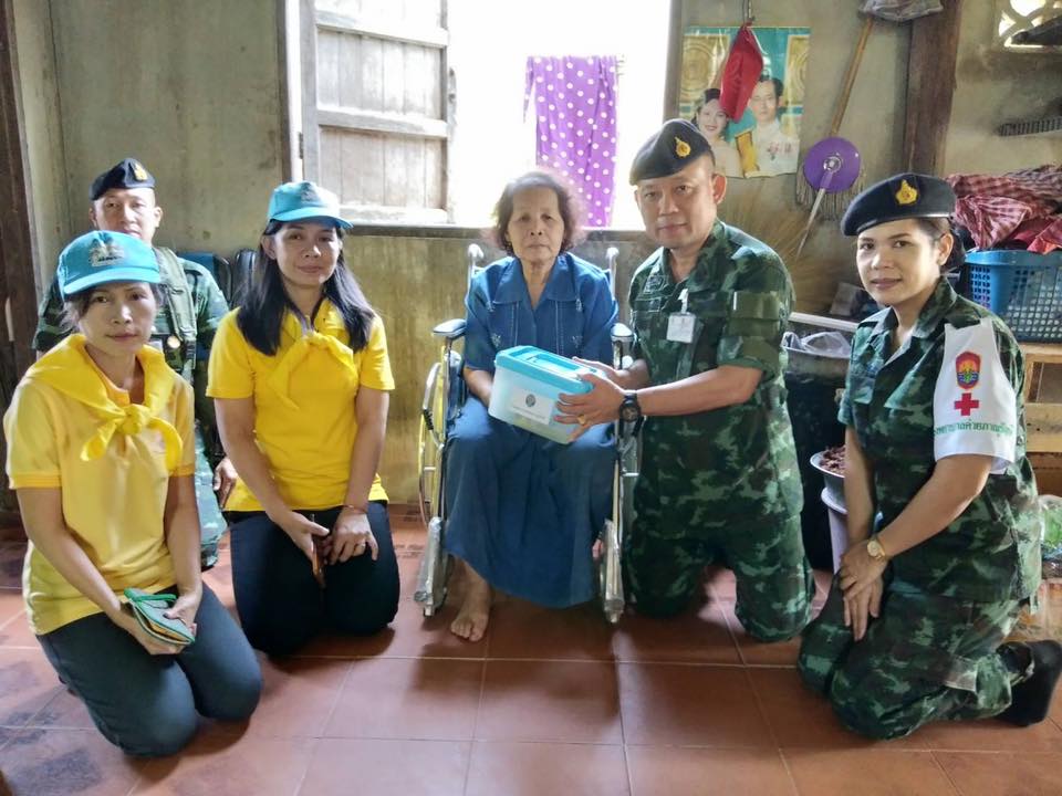 กองกำลังรักษาความสงบเรียบร้อยจังหวัดสมุทรสงคราม  ลงพื้นที่ เยี่ยมผู้ป่วยติดเตียงที่ยากไร้