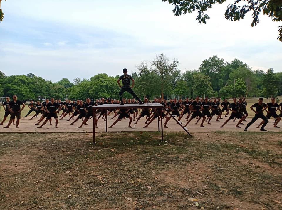 “โรงเรียนลูกผู้ชายตัวจริง กายพร้อม ใจพร้อม พวกผมพร้อมมากครับ”