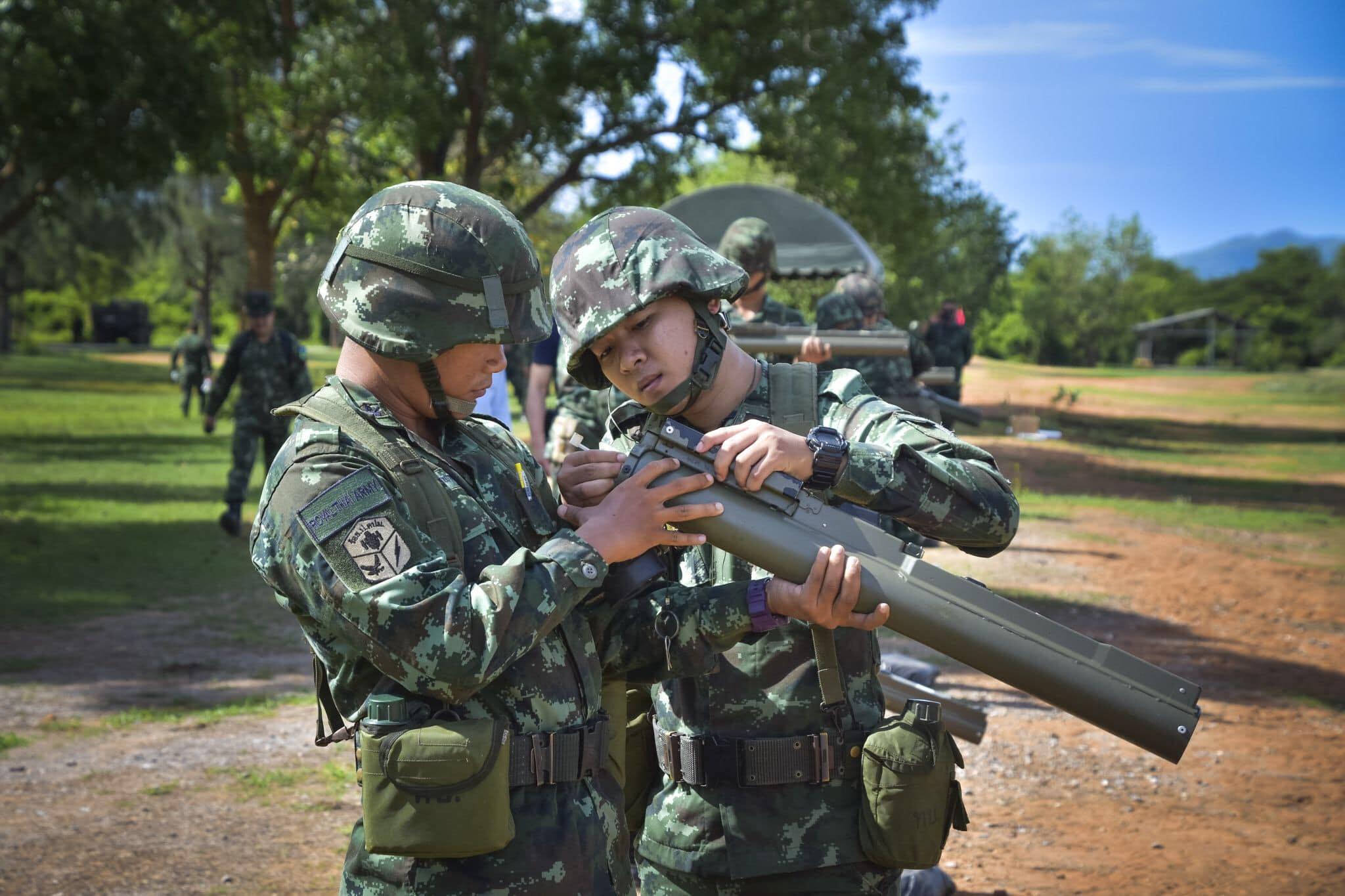 “ การฝึก การใช้งานเครื่องช่วยฝึก เครื่องยิงจรวดต่อสู้รถถัง M72 “