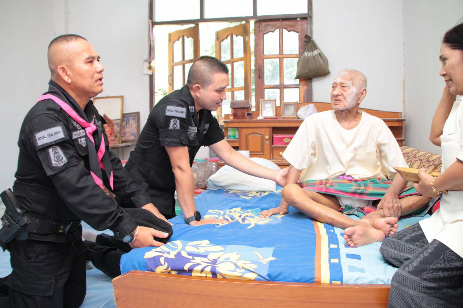 ไม่ทิ้งกัน!! ทหารพราน..ลงพื้นที่เยี่ยมผู้ป่วยติดเตียง   The 22nd Irregular Regiment Task Force visited the patient with bed.