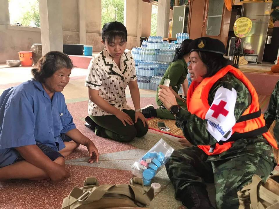 รพ.ค่ายสรรพสิทธิประสงค์ ส่งทีมแพทย์ดูแลผู้ประสบภัยชาวอุบลราชธานีถึงบ้าน