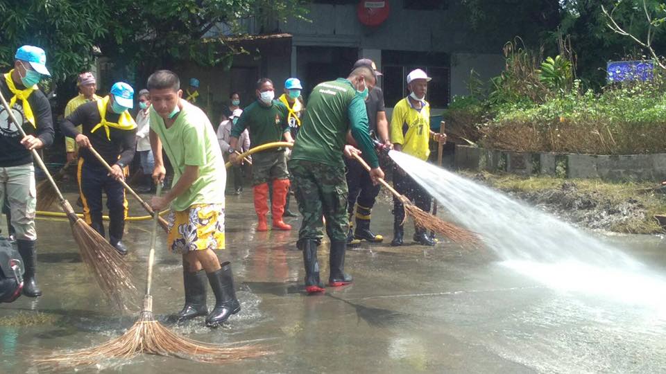 ฟื้นฟู ดูแล หลังน้ำลด  Recovery and care after flood.