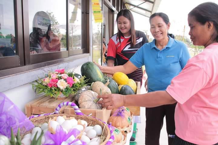 เปิดร้าน ARMY FARM นำของดีโครงการเดินตามรอยเท้าพ่อ 