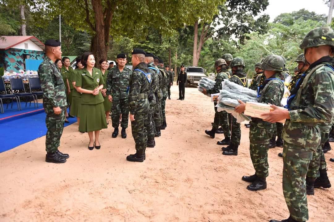 “คณะแม่บ้านกองทัพภาคที่ 2 นำขวัญกำลังใจสู่ชายแดนตรวจเยี่ยมทหารหาญ”