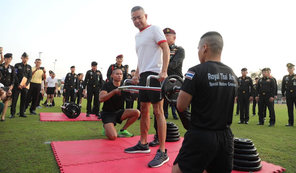 ผบ.ทบ. ตรวจเยี่ยมทดสอบสมรรถภาพกำลังพลระดับกองพัน พร้อมร่วมทดสอบตามแบบฉบับหน่วยรบสหรัฐ