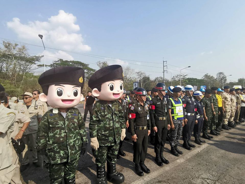 ทบ.เผยโรงครัวพระราชทานบนถนนสายหลัก ประชาชนมารับบริการต่อเนื่อง 24 ชม. ช่วยเติมความสุขในการเดินทาง พร้อมขยายจุดบริการหน้าค่ายทหารต่อถึง 7 ม.ค. รวมทั้งเชิญชวน “จิตอาสาปาร์ตี้ “ร่วมดูแลเมาไม่ขับ