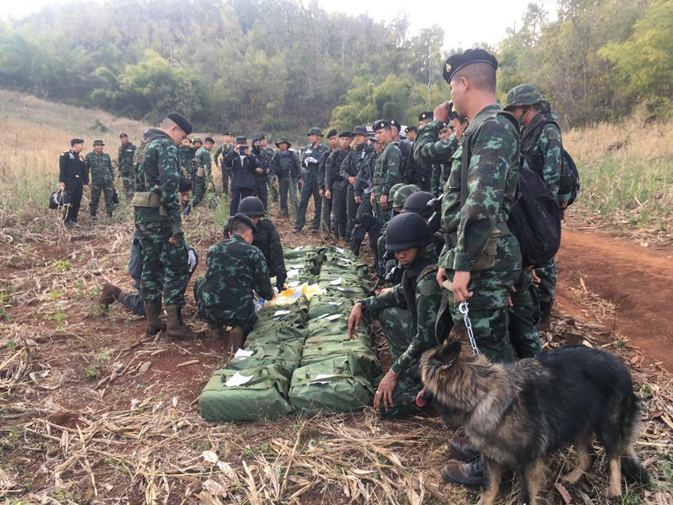 กองกำลังผาเมือง สนธิกำลังร่วม ตระเวนพิสูจน์ทราบ ตรวจสอบพื้นที่กรณีปะทะ ในพื้นที่ อ.เชียงดาว จ.เชียงใหม่ ตรวจพบยาบ้าอีก 2 ล้านเม็ด