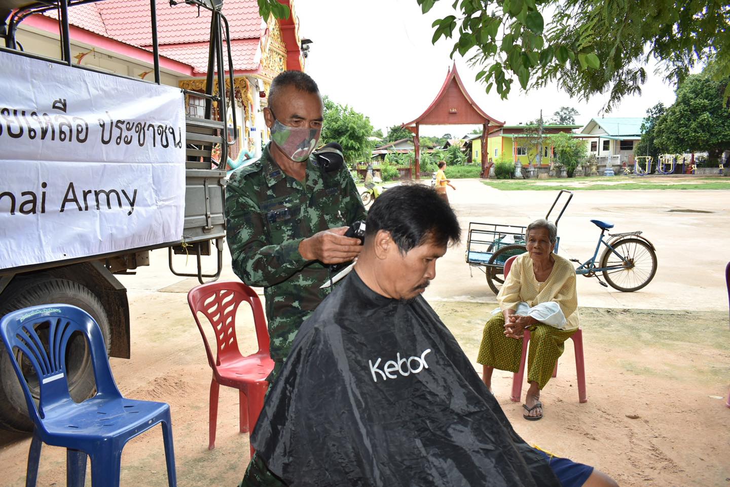 “ARMY BARBER” ตัดผมฟรีเพื่อประชาชน