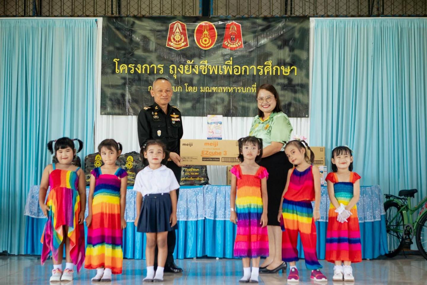 กิจกรรมโครงการ "ถุงยังชีพเพื่อการศึกษา" และ "จักรยาน สานฝัน ปันสุข" ตามนโยบายของกองทัพบก