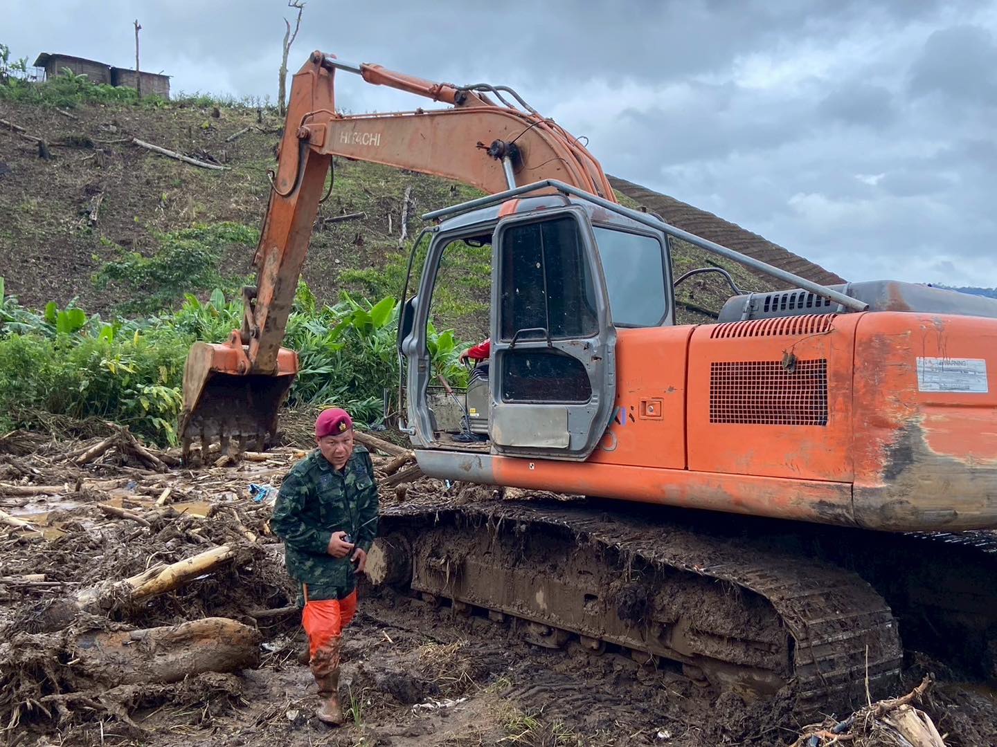 &ldquo;ร่วมค้นหาและกู้ภัยประชาชนผู้สูญหายจากภัยพิบัติดินถล่ม&rdquo;